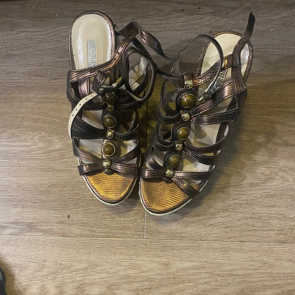 Guess shoes - Picture 1 of 3